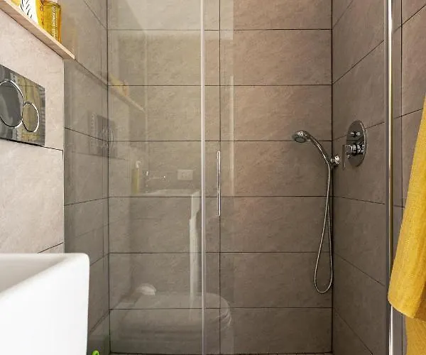 A Yellow Touch - Modern In Isola Apartamento *