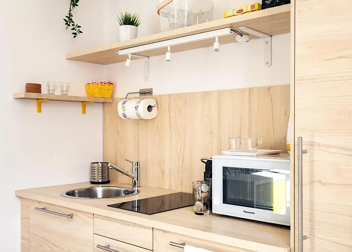 A Yellow Touch - Modern In Isola Lägenhet Milano