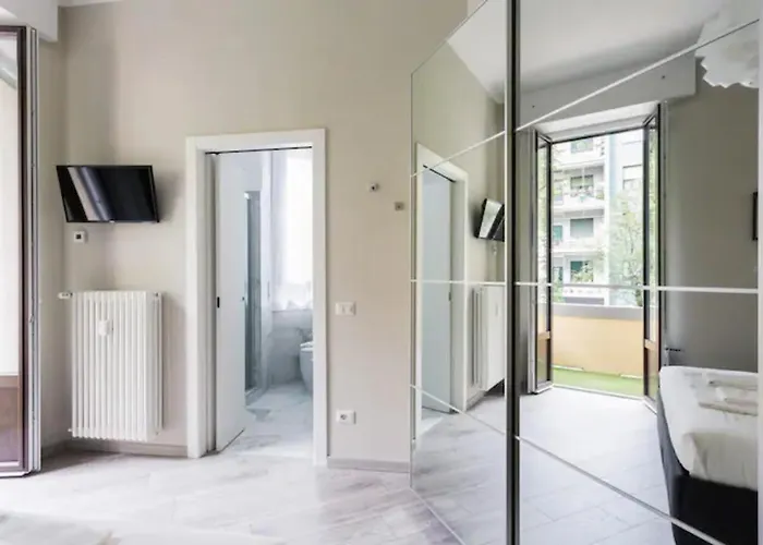 Citta Studi Bright And Stylish Flat With Balcony