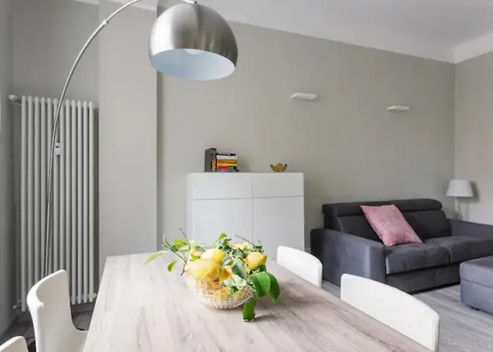 アパート Citta Studi Bright And Stylish Flat With Balcony