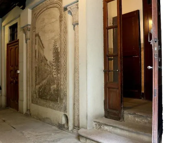 Historical Center Montenapoleone Loft דירה *