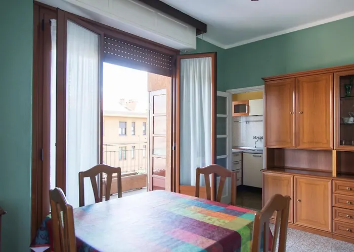 Youhosty - Suzzani 269 * Μιλάνο