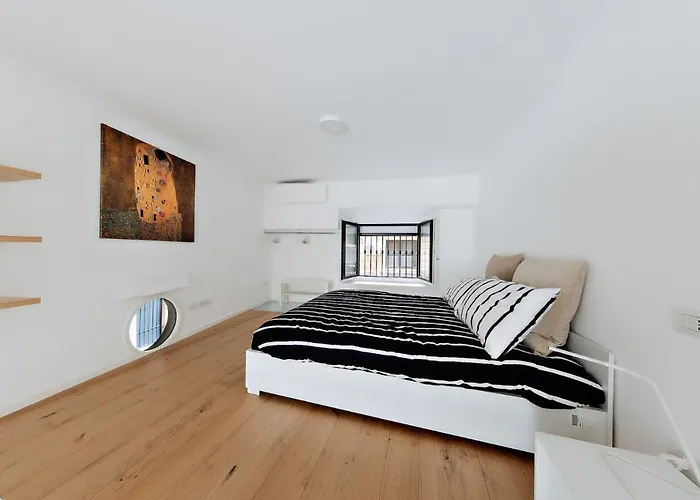 Luxury Loft Castello דירה *