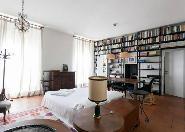 Guesthost - Porta Ticinese Balcony Milan