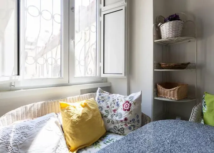 Guesthost - Porta Ticinese Balcony * Milan