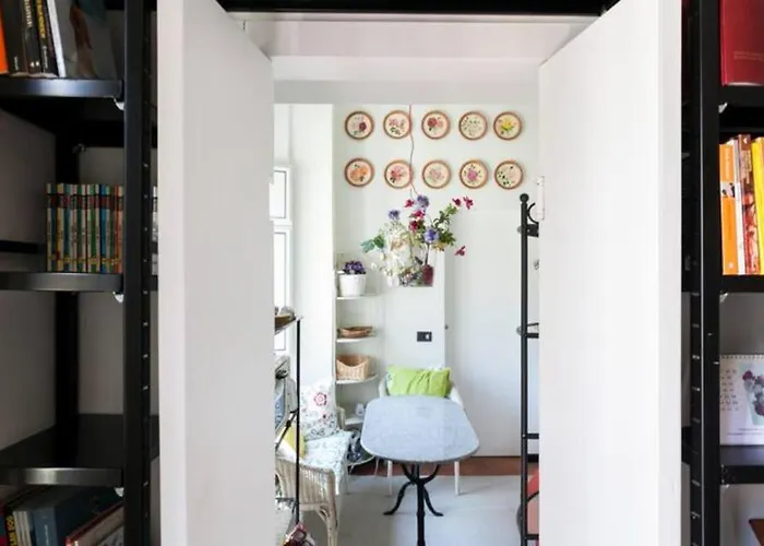 Guesthost - Porta Ticinese Balcony Milan