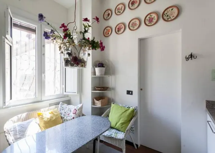 Guesthost - Porta Ticinese Balcony Milan