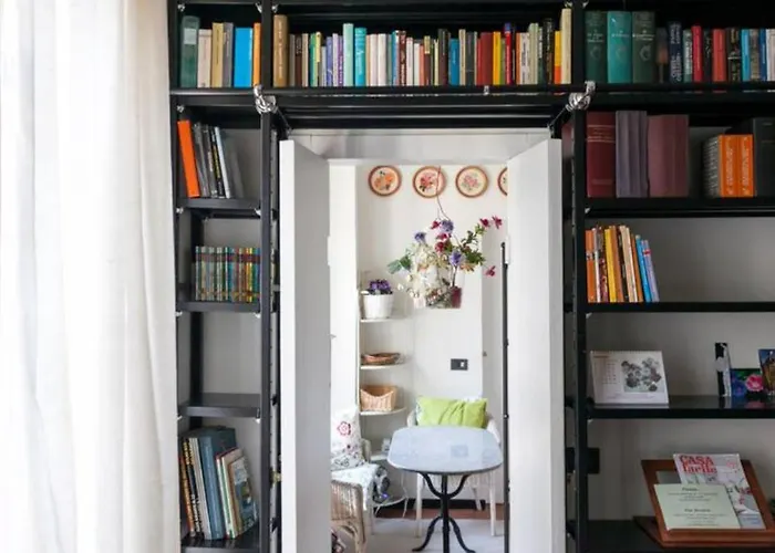 Guesthost - Porta Ticinese Balcony * Milan