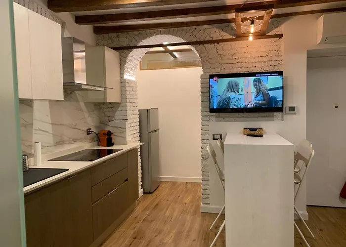 Elegant In Center Milano