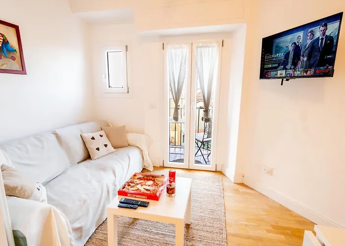 Due Passi Da Stazione Coffee + Wifi 아파트