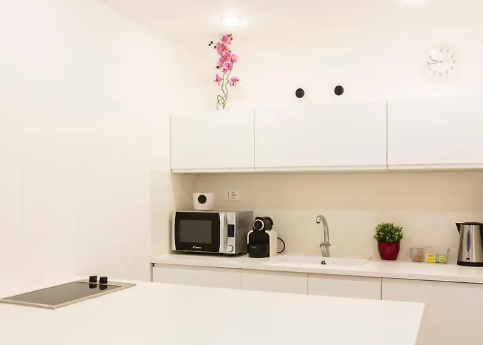 Queen Of Brera - San Marco 1 *