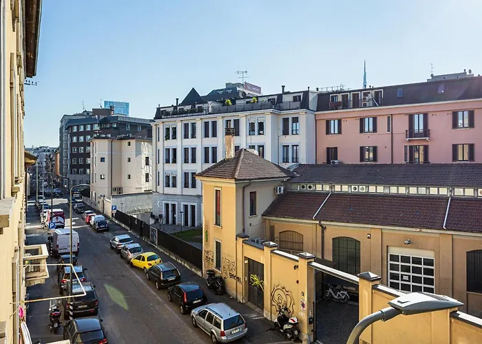 A Yellow Touch - Modern In Isola * Milano