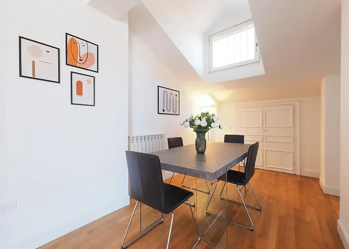 Contempora - Lanzone 5 * Milán