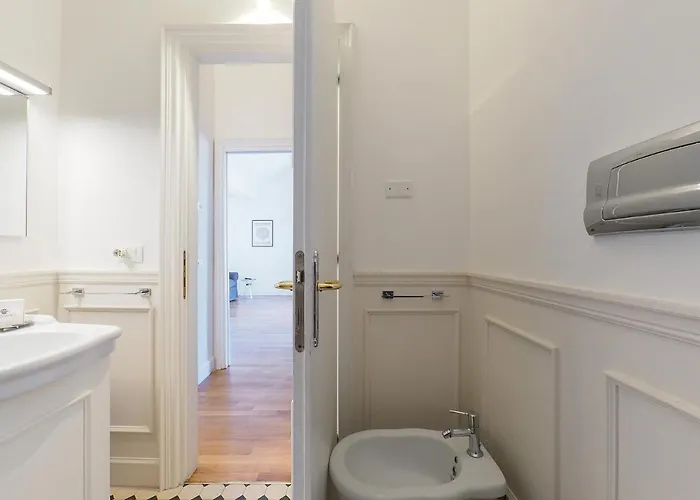 Contempora - Lanzone 5 * Milán