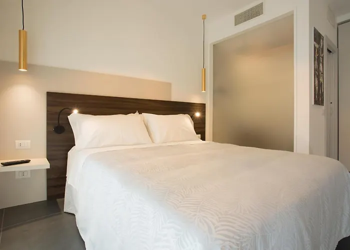 Enjoy Duomo - Flavio Baracchini 9 - 4* Milán