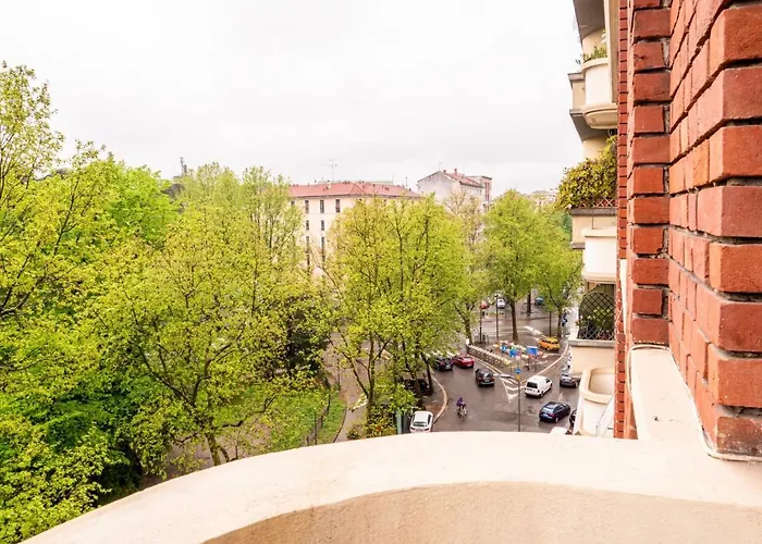 Two-bedroom Near Corso Indipendenza Appartamento