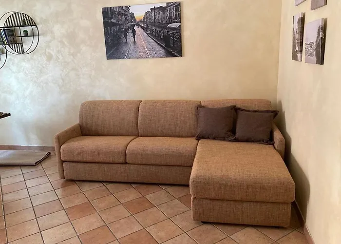 Guesthost - Darsena & Navigli Cosy Flat Апартаменты Милан