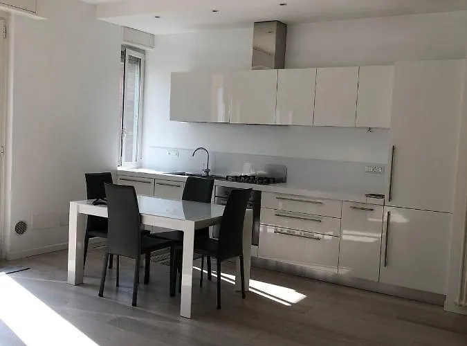 Bright & Spacious Near Navigli - Ponti Milán