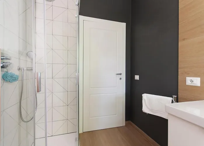 Youhosty - Solari 43