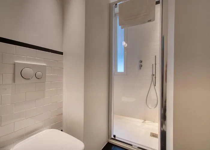 Guesthost - Dimora Claudia Luxury 3*