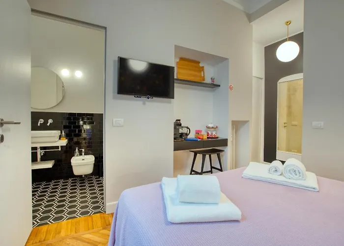 Guesthost - Dimora Claudia Luxury Affittacamere 3*