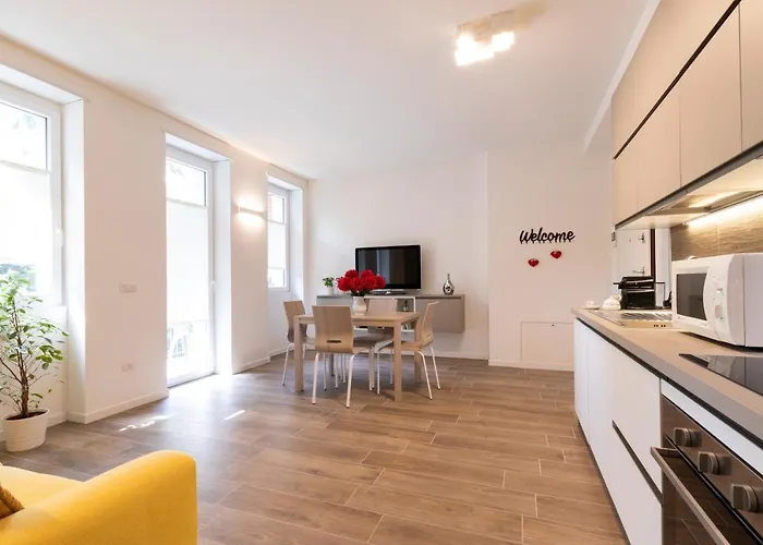 West - Modern And Comfortable Milano