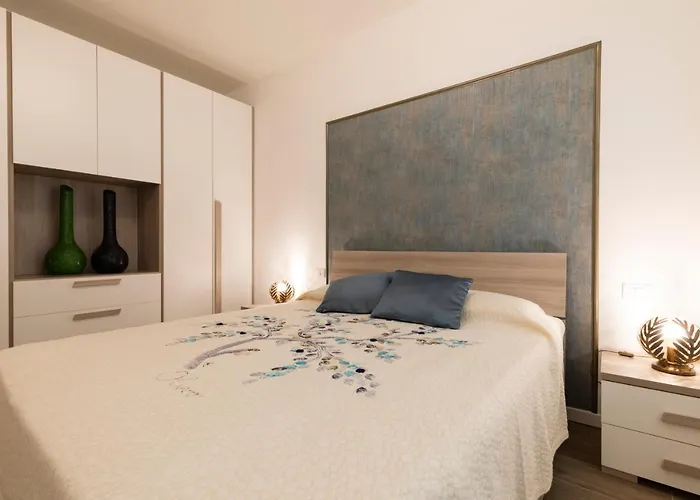 West - Modern And Comfortable Daire