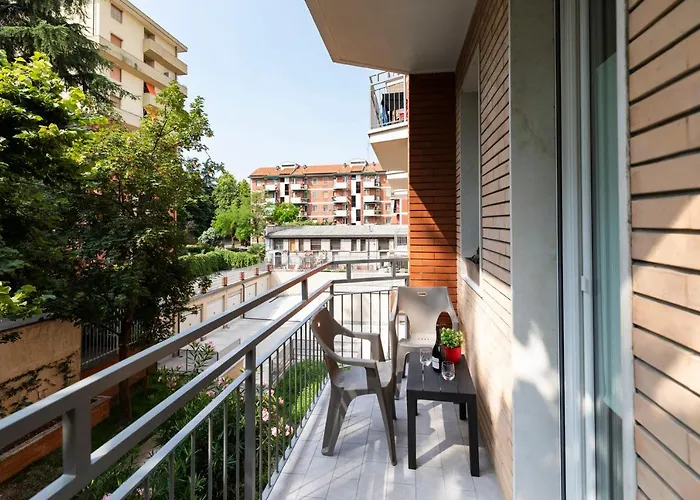 West - Modern And Comfortable