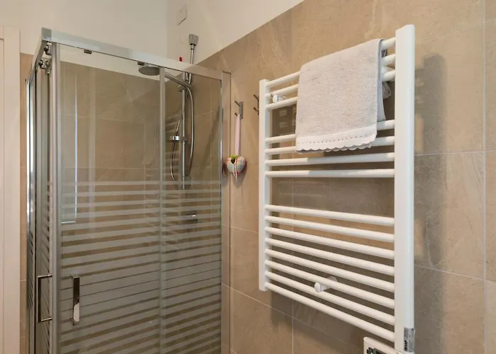 West - Modern And Comfortable