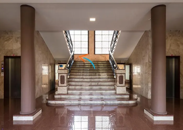 West - Modern And Comfortable