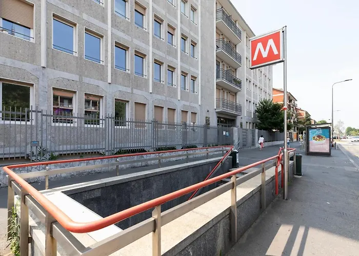 West - Modern And Comfortable Milano