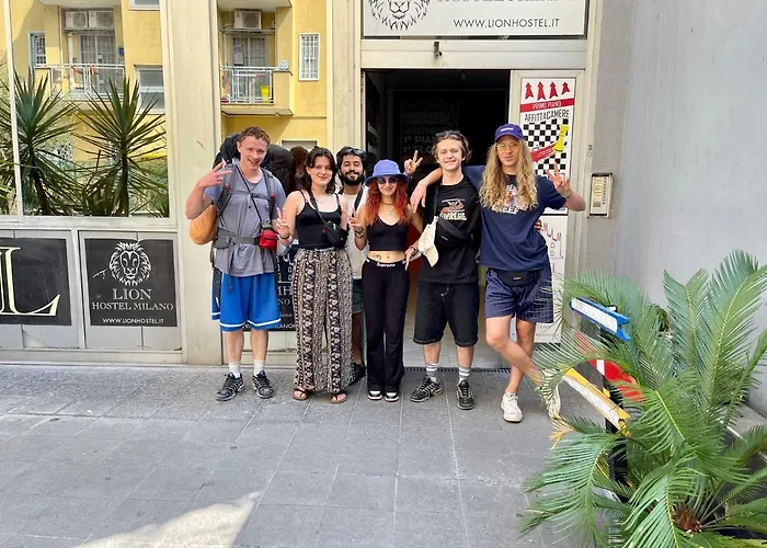 Lion & Youth Hostel *