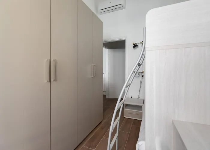 Minerva - 2 Bedrooms Two Steps From