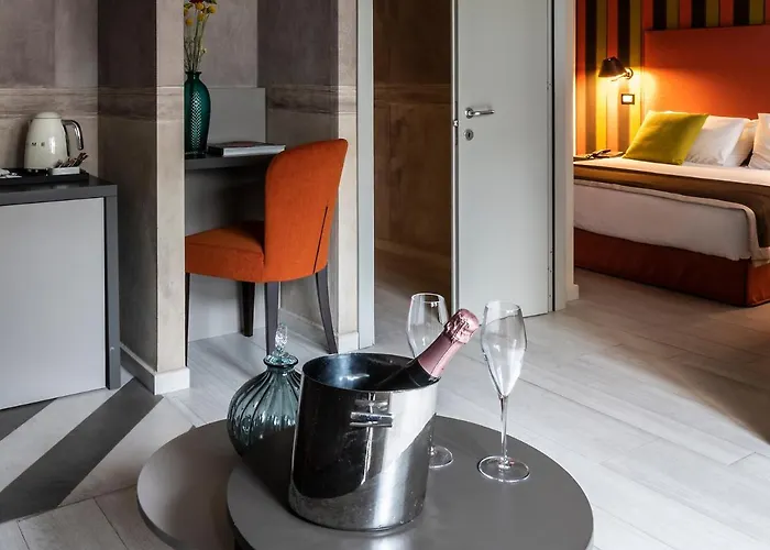 Fifty House מלון