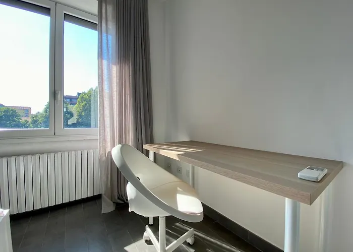 Bright 4-bedroom Near San Siro 아파트 *