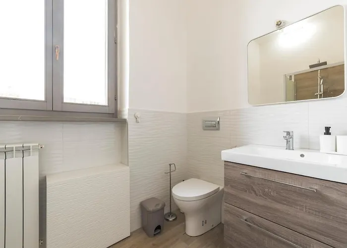 Maciachini Renovated Studio! شقة