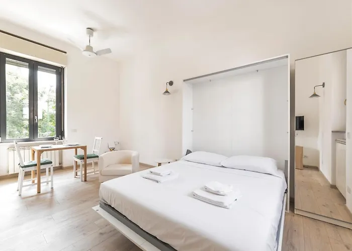 Maciachini Renovated Studio! ميلان