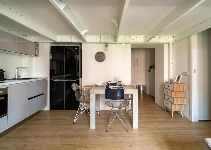 شقة The Rent - Lovely Loft With Balcony Near Piazza Vetra ميلان