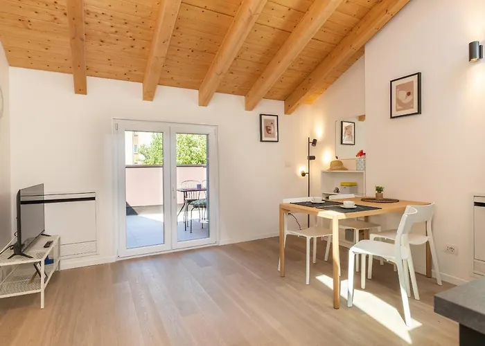 Joivy Solari Tolstoj アパート ミラノ