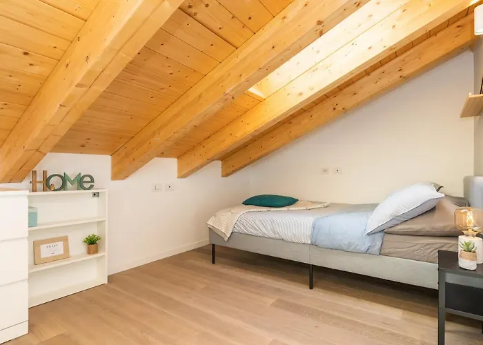 Joivy Solari Tolstoj * ミラノ