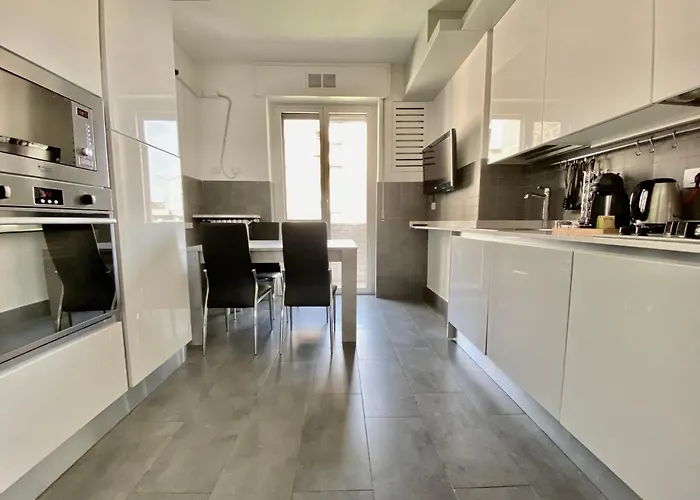 Bright 4-bedroom Near San Siro 米兰