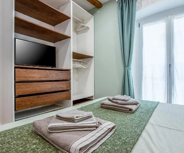 Elegant In Center Daire