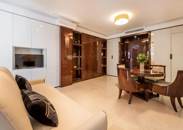 アパート ミラン ロイヤル スイーツ セントロ ドゥオーモ *