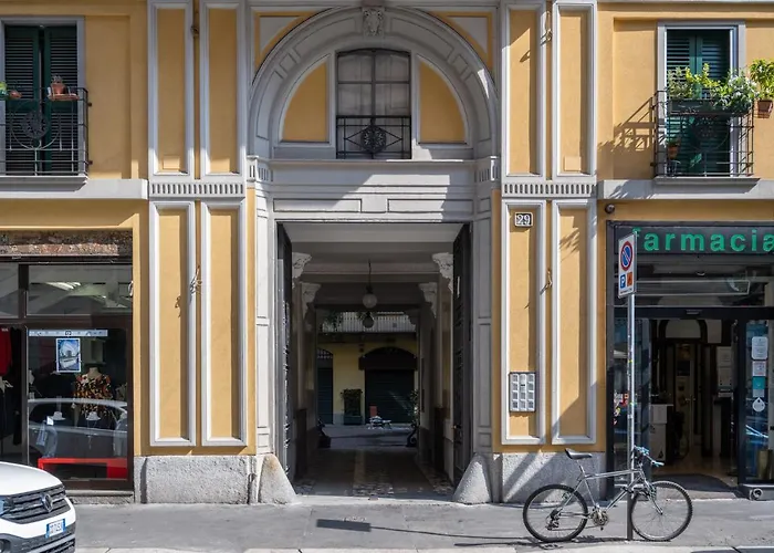 Unique In Center * Milão