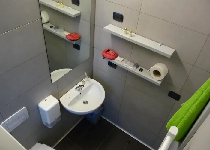 Aig Piero Rotta Hostel *