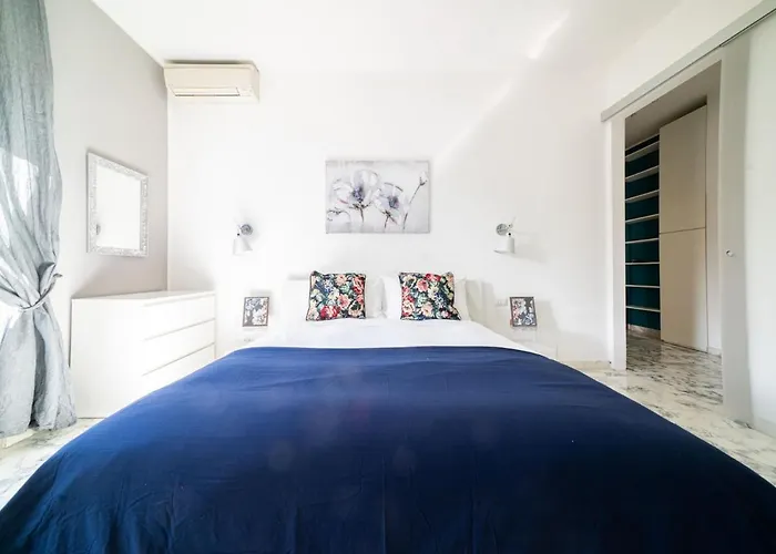 Cozy One-bedroom With 2 Balconies In Sempione District Milánó