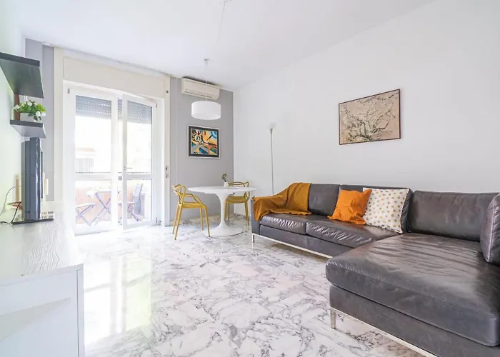 Cozy One-bedroom With 2 Balconies In Sempione District