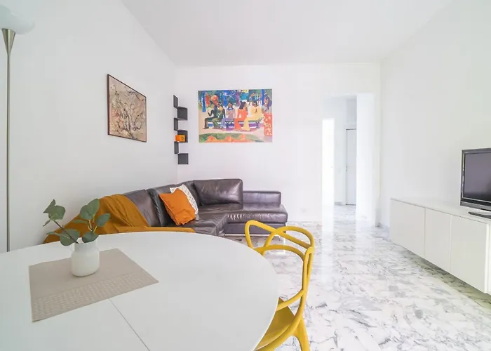 Cozy One-bedroom With 2 Balconies In Sempione District Apartman Milánó