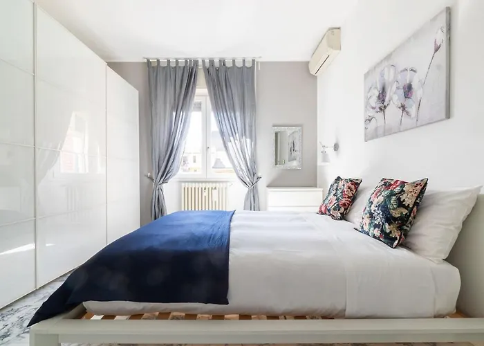 Lejlighed Cozy One-bedroom With 2 Balconies In Sempione District Milano