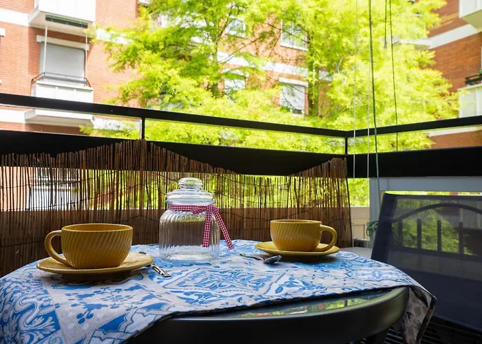 Cozy One-bedroom With 2 Balconies In Sempione District Apartament